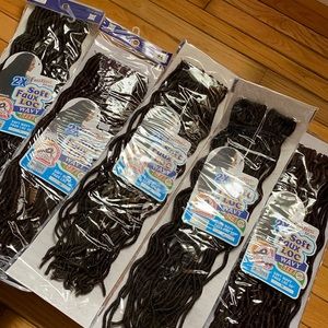 5 packs of faux locs wavy
